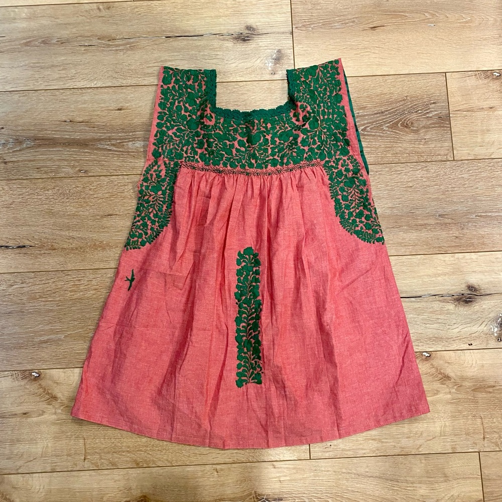 Mi Golondrina blouse size small Flores top embroidered